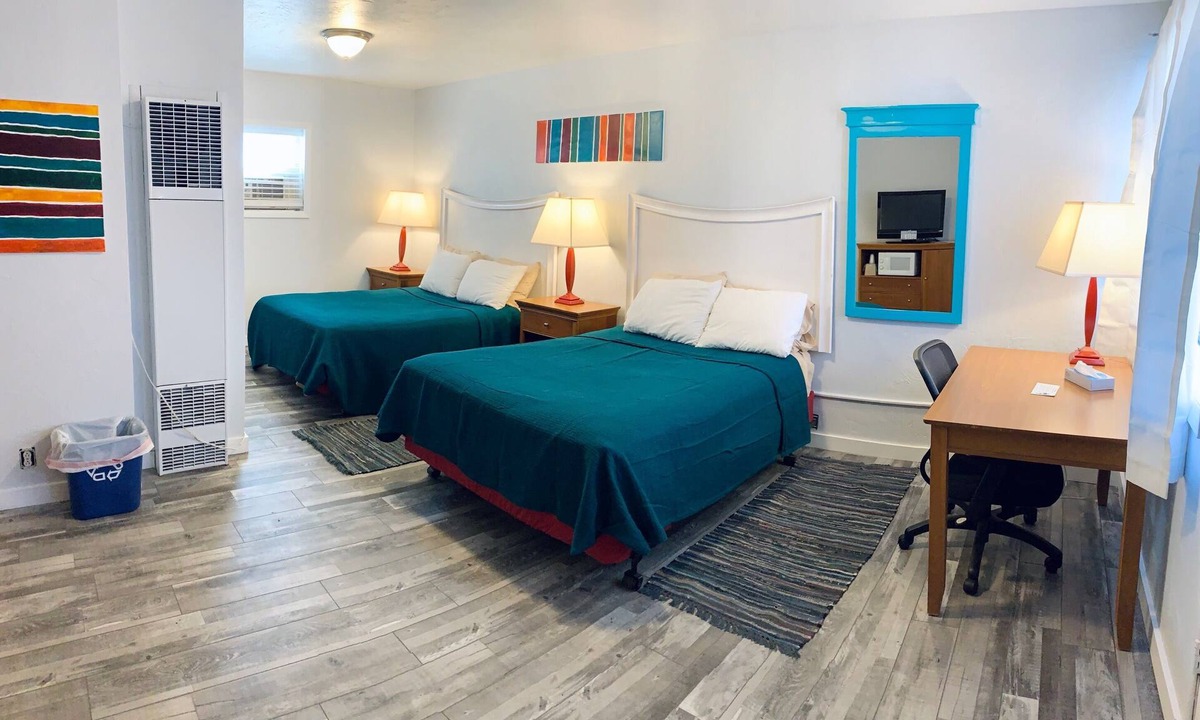 Salida Hotel | Clean, central, Retro Inspired Salida Motel 4