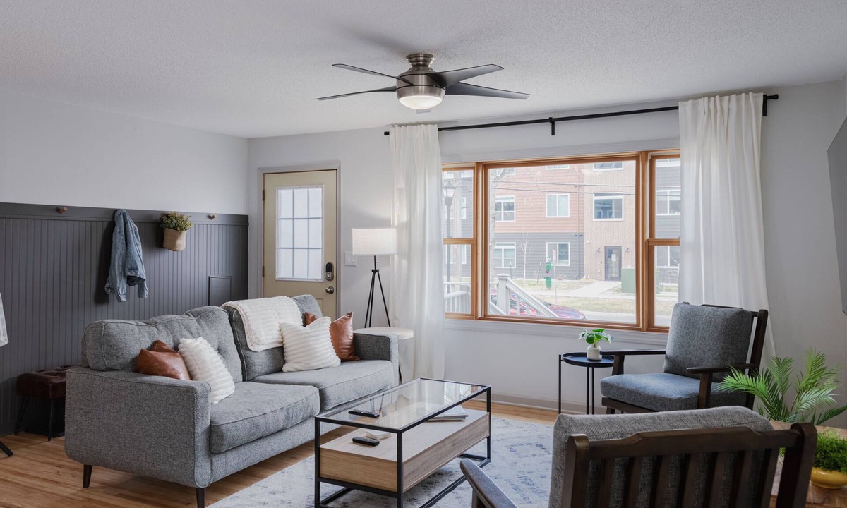 Roosevelt House | Comfortable 4 bedroom - 1 block from NDSU & minutes to Downtown Fargo!