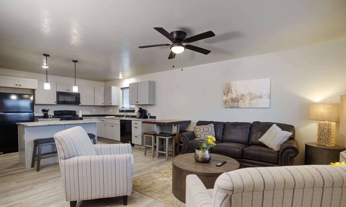 Butte House | Copper King Extended Stay Collection - Double Bed Room