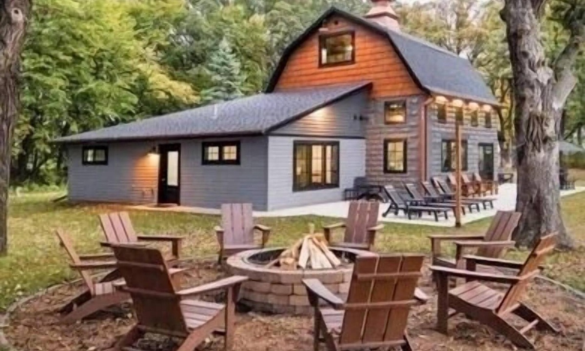Battle Lake House | Copper Penny Barn on Round Lake