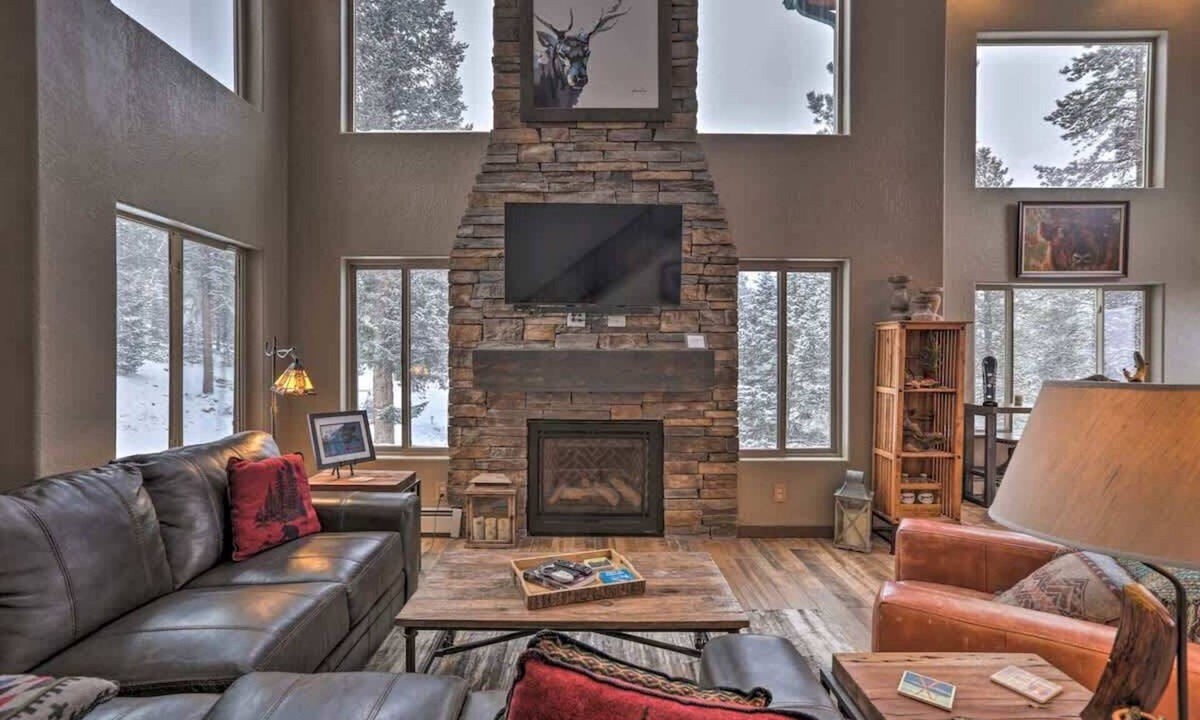 Black Hawk House | Coyote Cottage Retreat, Hot Tub, Deck, MTN Views
