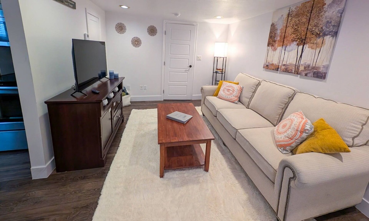 Springville Apartment | Cozy 2 bedroom downtown retreat with a full kitchen, coffee bar and more