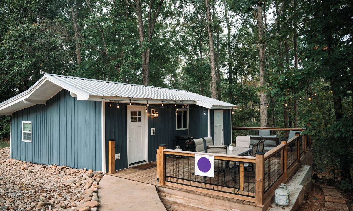 Central Cottage | Cozy Bunk House Cottage near Clemson - full kitchen, large deck, grill, and more