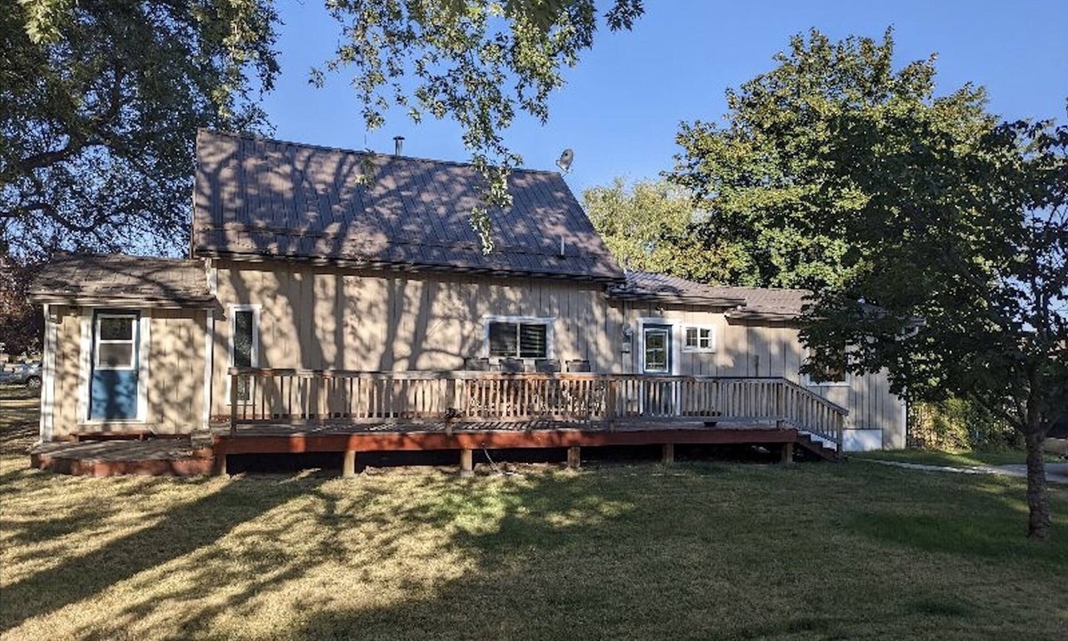 Polson House | Cozy Cabin Feel! 5min From Downtown Polson.