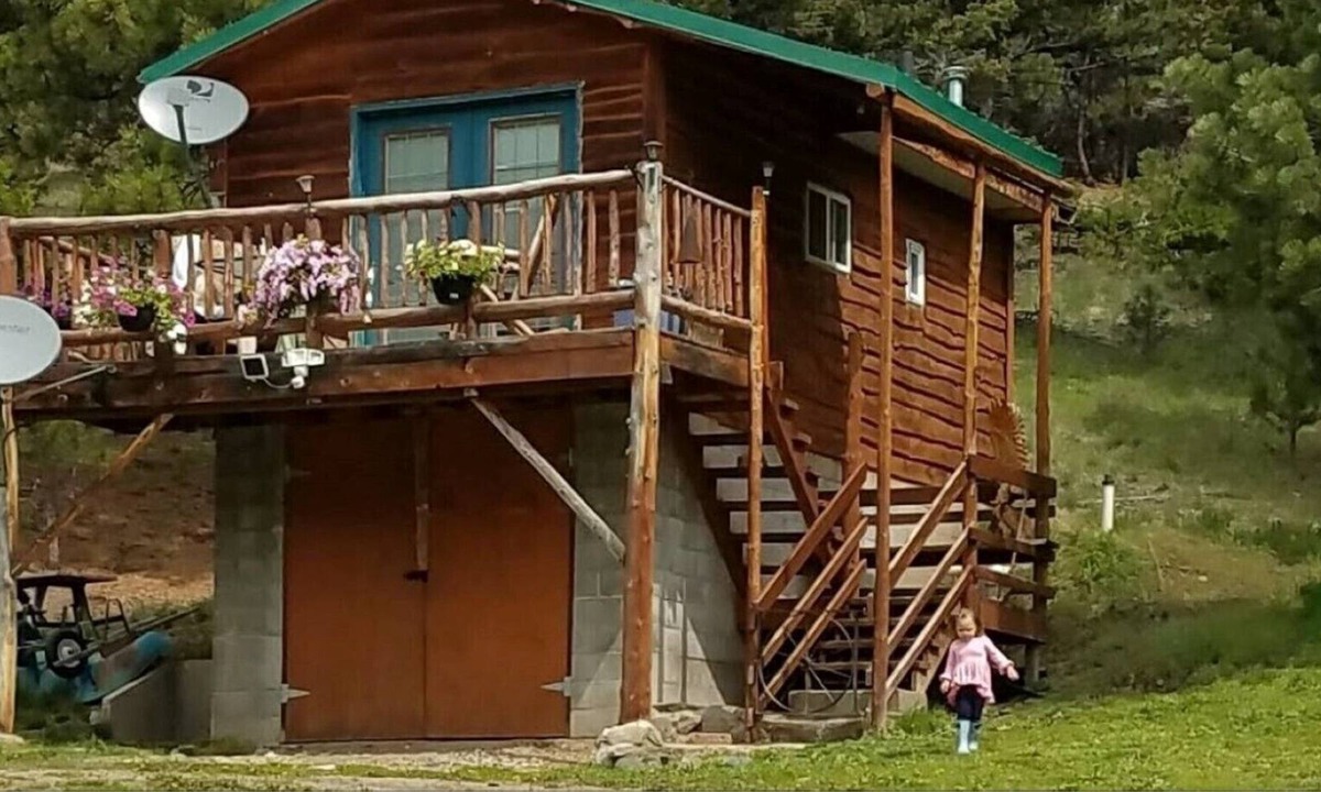 Helena Cabin | Cozy Cabin In The Mountains- Cabin Creek Ranch