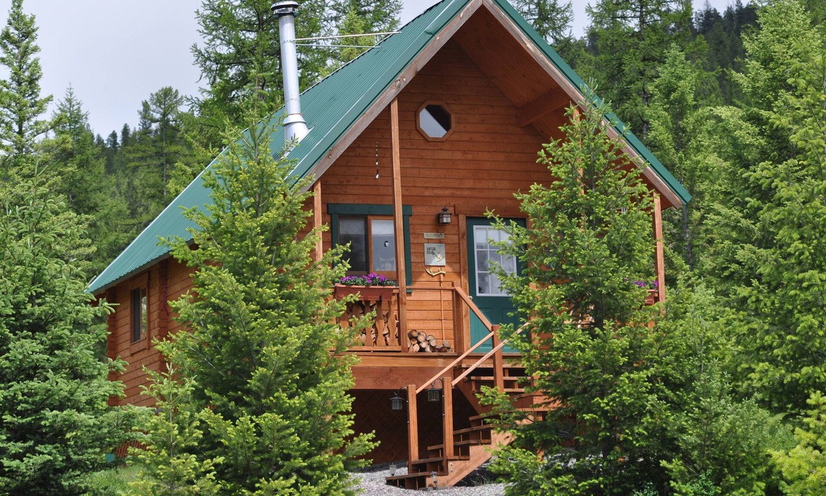 Kila Cabin | Cozy Cabin in the Woods of NW Montana, Peaceful & Relaxing! November SPECIALS!