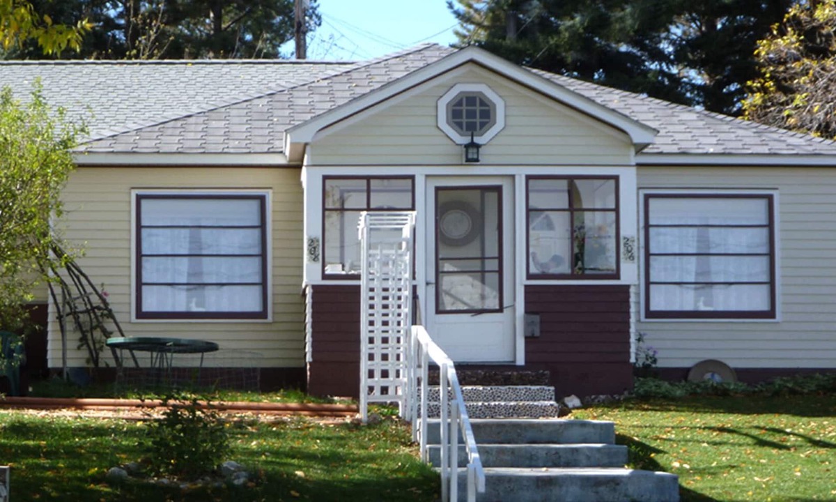 Lewistown House | Cozy in to Your Vacation Bungalow in Central Montana.