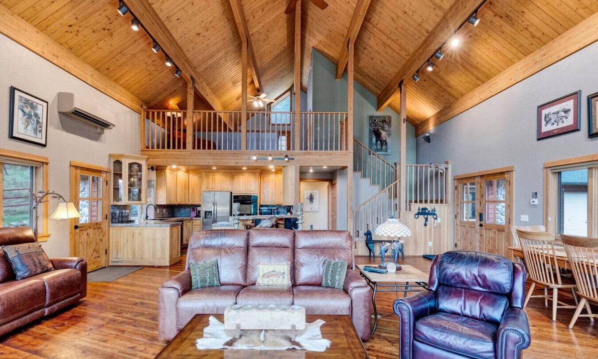 Darby Cabin | Cozy Mountain Cabin Close to Town