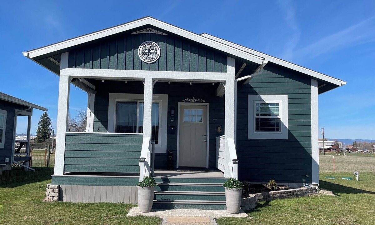 Evergreen Cottage | Cozy, private, Montana retreat. Centrally located. Long and short stays welcome.