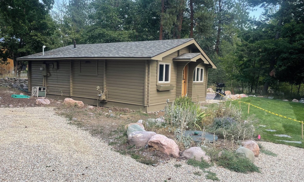 Upper Rattlesnake Cabin | Cozy Rattlesnake Creekside Cabin Retreat