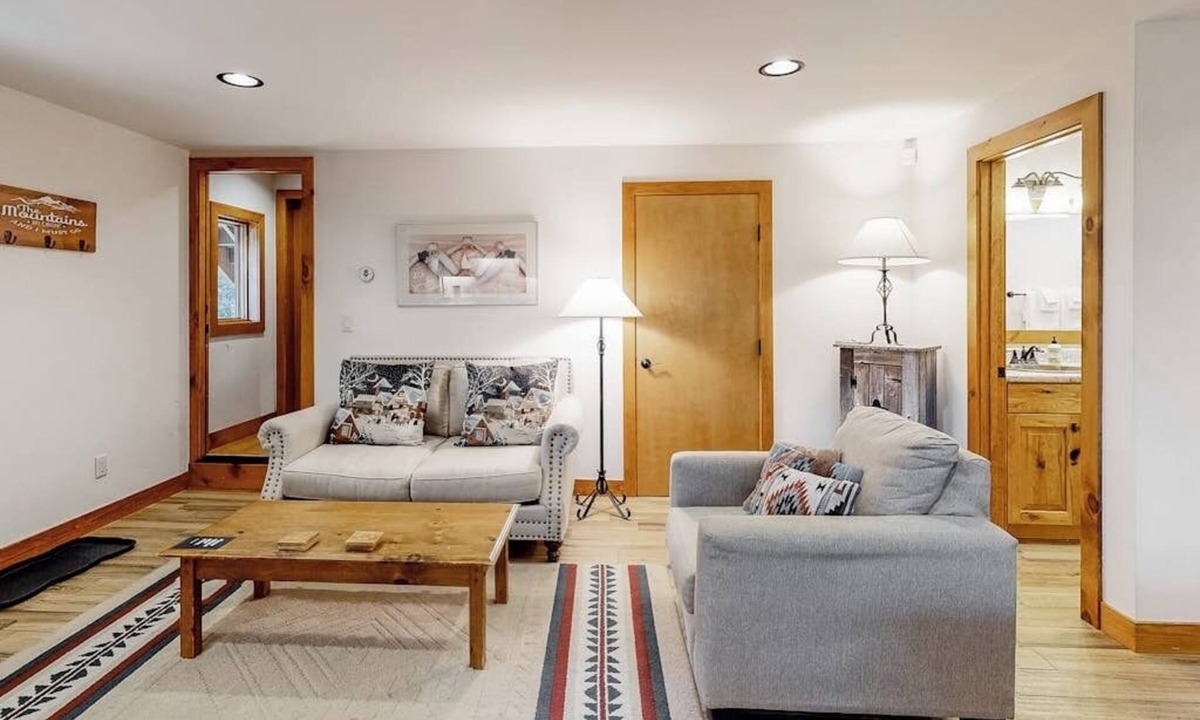 Turtle Lake House | Cozy & secluded studio - quiet location near town, hiking, & skiing