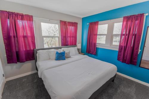 East Colfax Apartment | Cozy upper unit great for family visiting Zoo medica campus and downtown