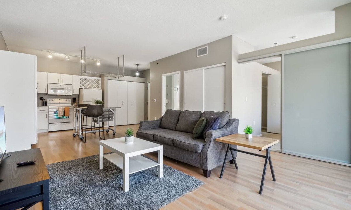 Mill District Apartment | CozySuites Mill District with pool, gym #11