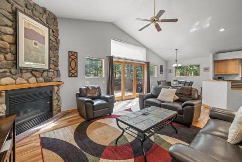 Wildernest House | Cutty Sark Court #2 3BR Mountain Views