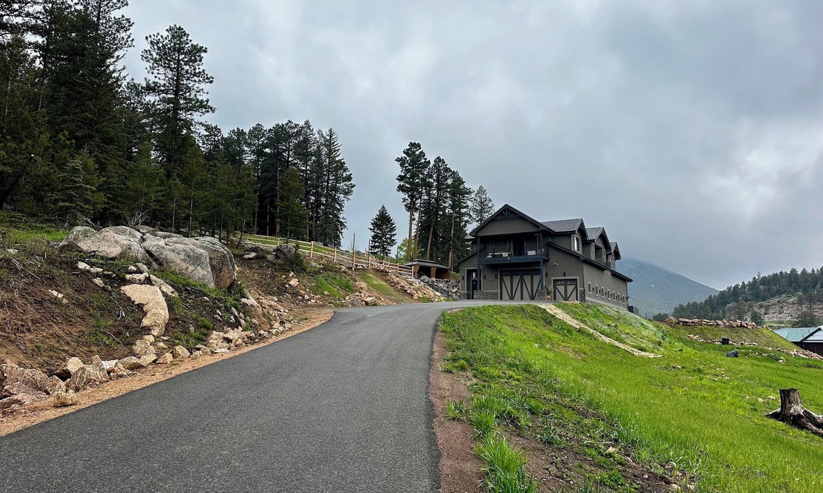 Pleasant Park Corridor House | Dandy’s Ranch. Dream Mountain Home!