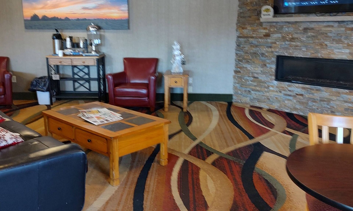 Fargo Hotel | Days Inn & Suites by Wyndham Fargo 19th Ave/Airport Dome