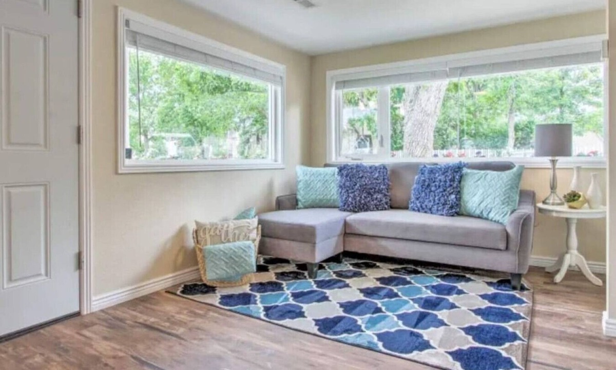 Great Falls House | Designer Cottage Retreat | Walkable Downtown | W & R