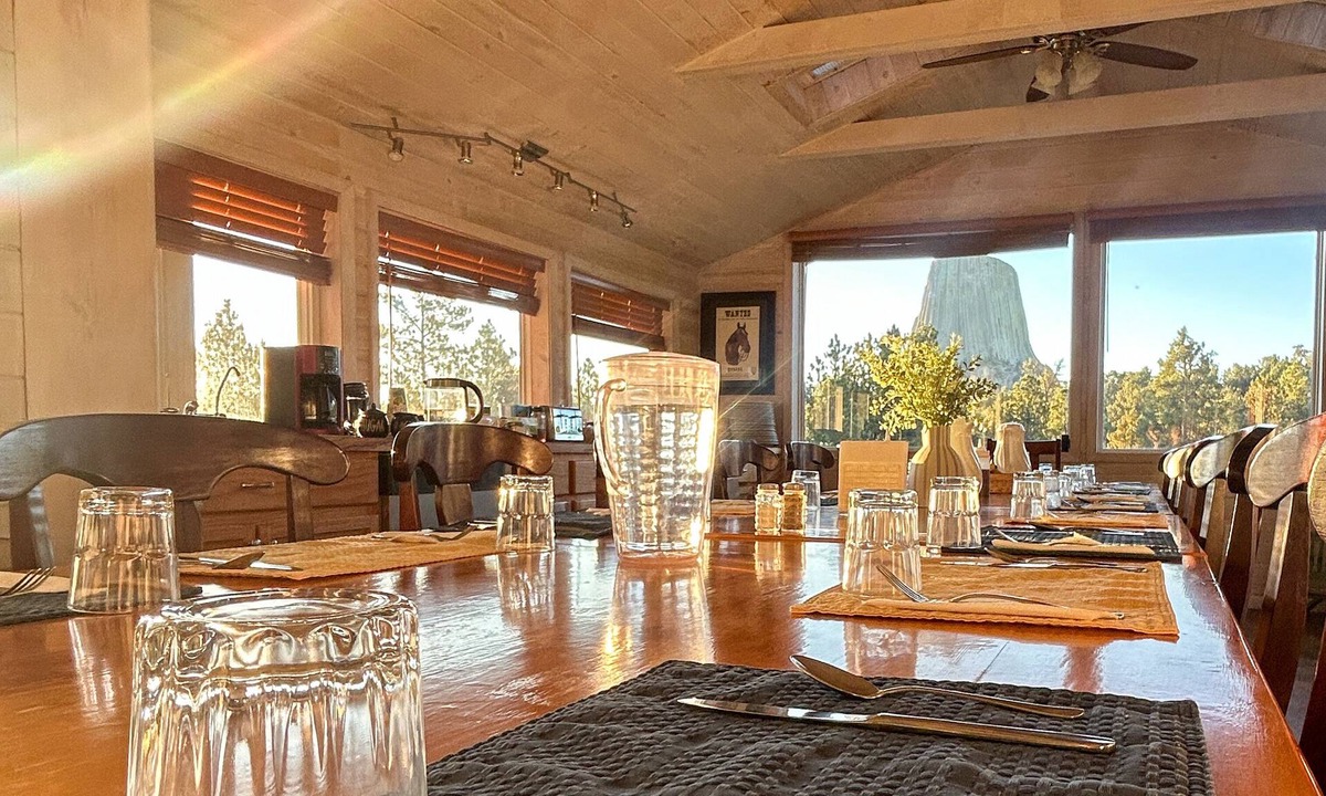 Devils Tower Bed & Breakfast | Devils Tower Lodge (Bed and Breakfast)