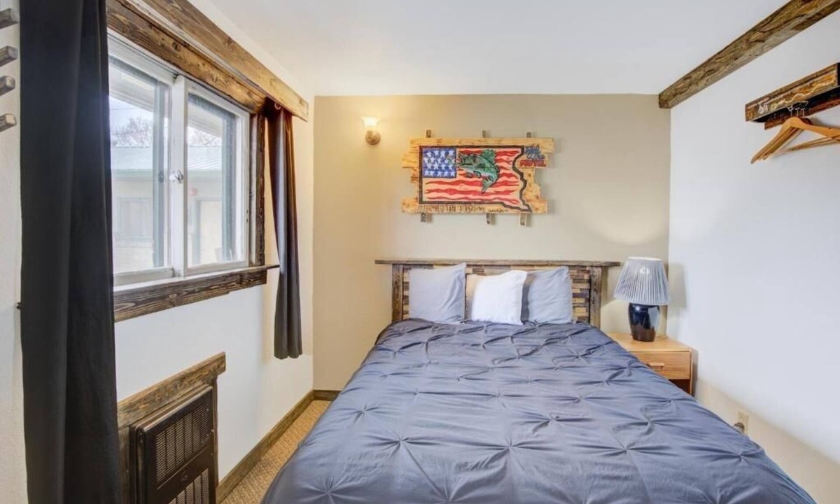 Chamberlain Hotel | Discover Missouri – 4 Comfortable Rooms for Your Stay, Perfect for Big Groups!