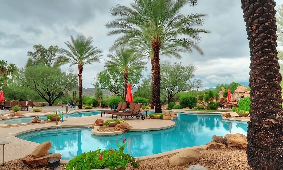 Cave Creek Hotel | Discover Your Retreat! Full Kitchen, Swimming Pool, Free Parking!