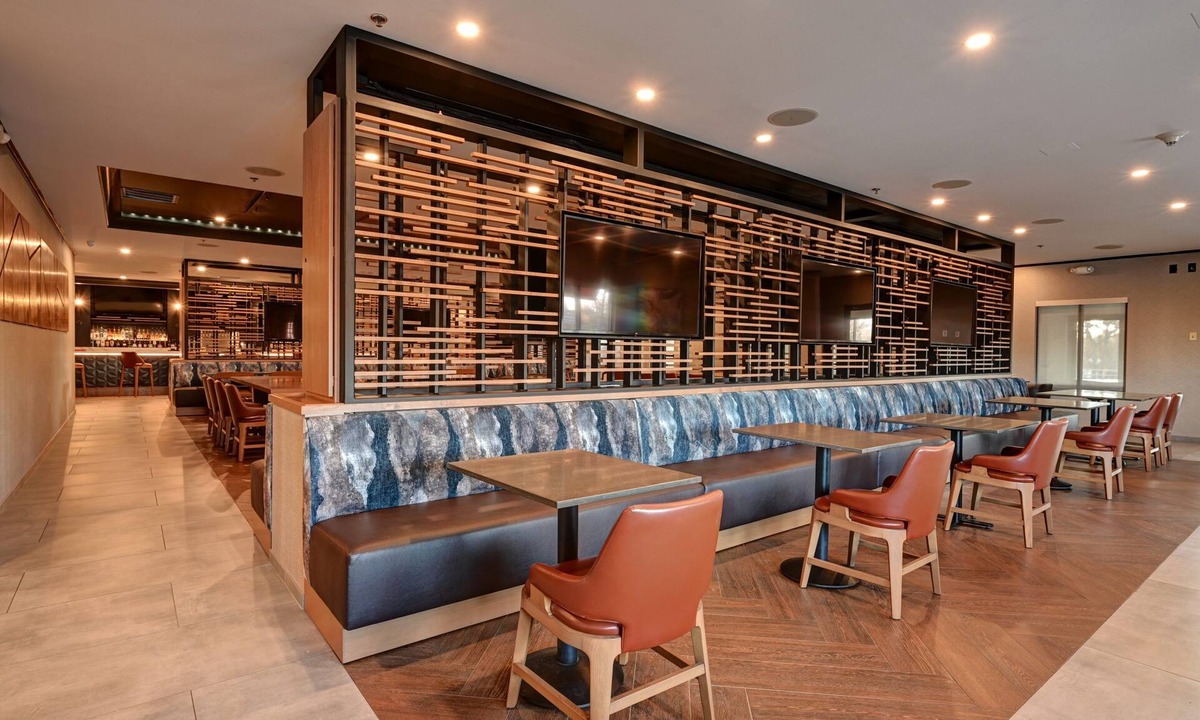 Dupont Hotel | DoubleTree by Hilton Denver International Airport