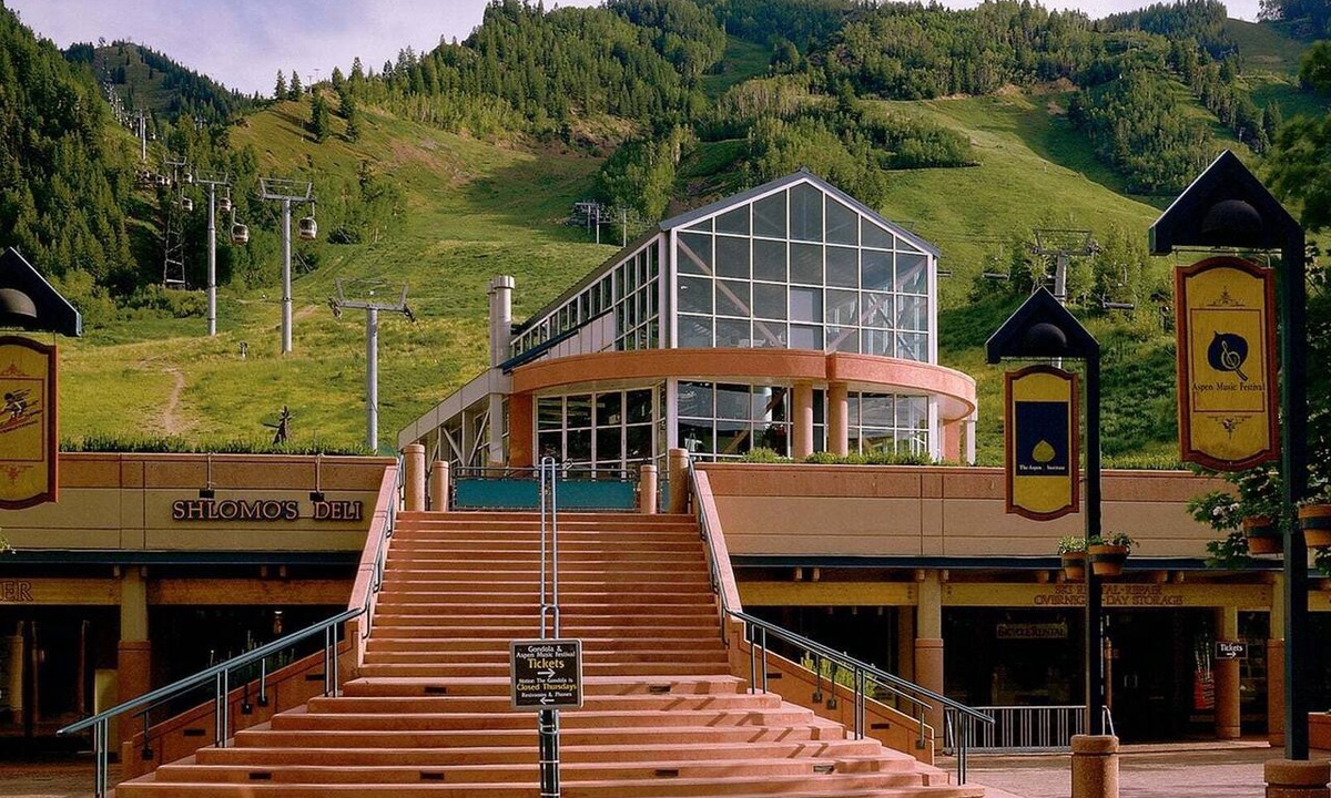 Downtown Condo | Downtown Aspen 2BR - Steps from lifts!
