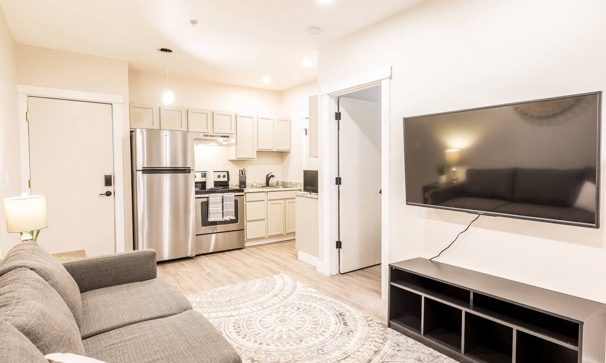 Great Falls Apartment | Downtown One Bedroom-large