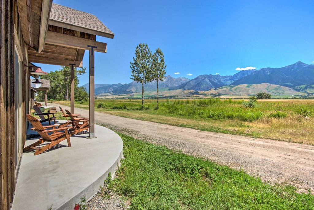 Livingston House | Dreamy Mountain-View Cabin Near Yellowstone!