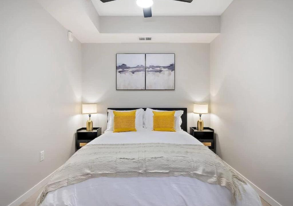 St. Anthony West Apartment | DT UMN 1 BD Gym Free Street Parking Rooftop
