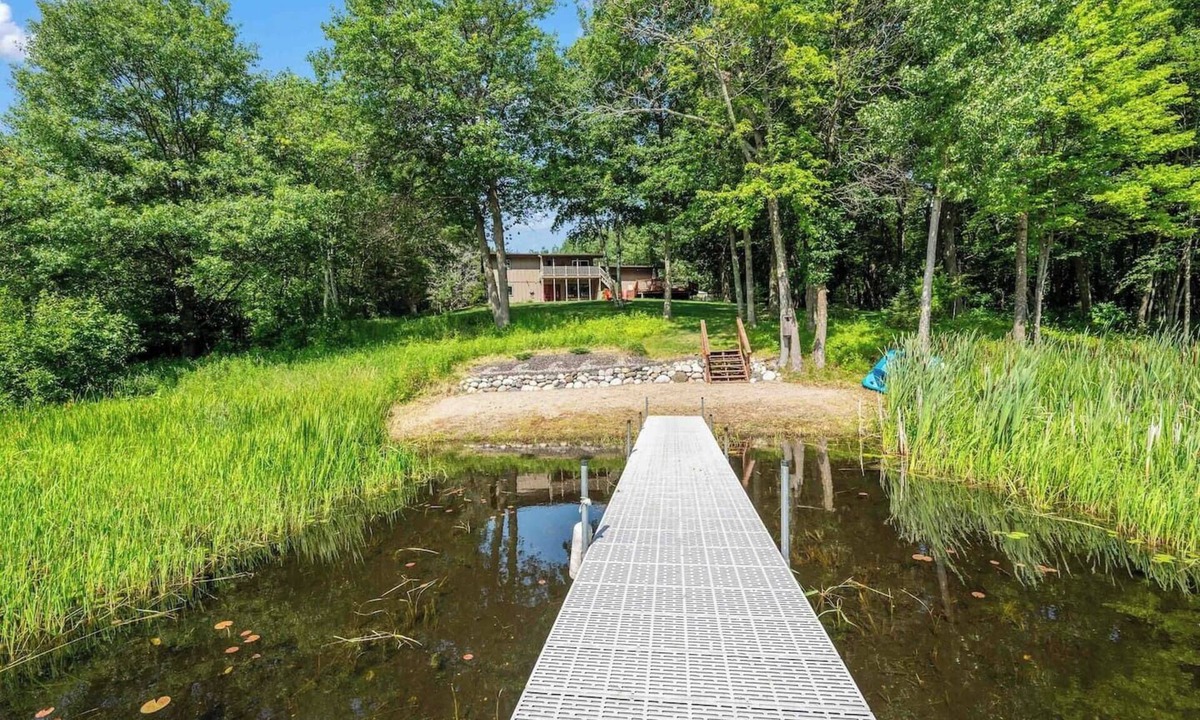Cohasset House | Eagle View Lodge - peaceful Little Jay Gould Lake
