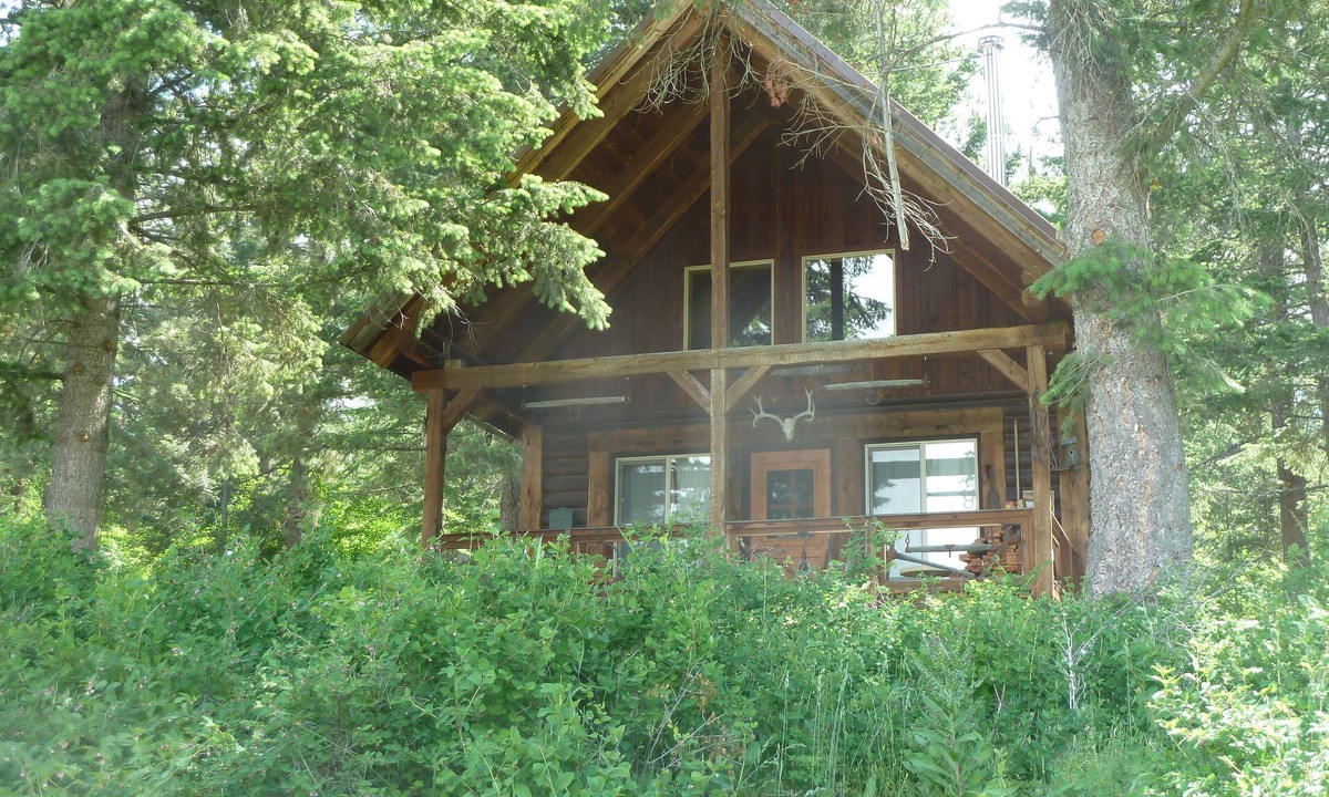 Polson Cabin | ENCHANTING CABIN IN THE WOODS