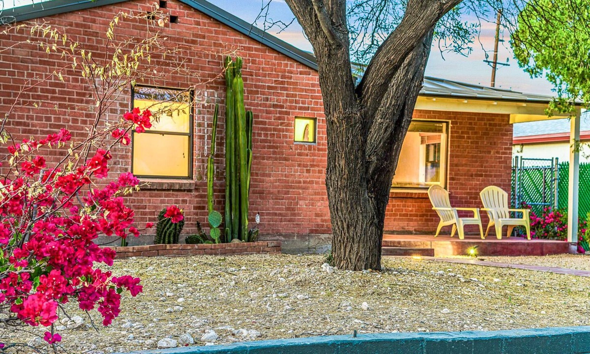 Samos House | Entire Home, Central Tucson Near UofA Campus and downtown Tucson