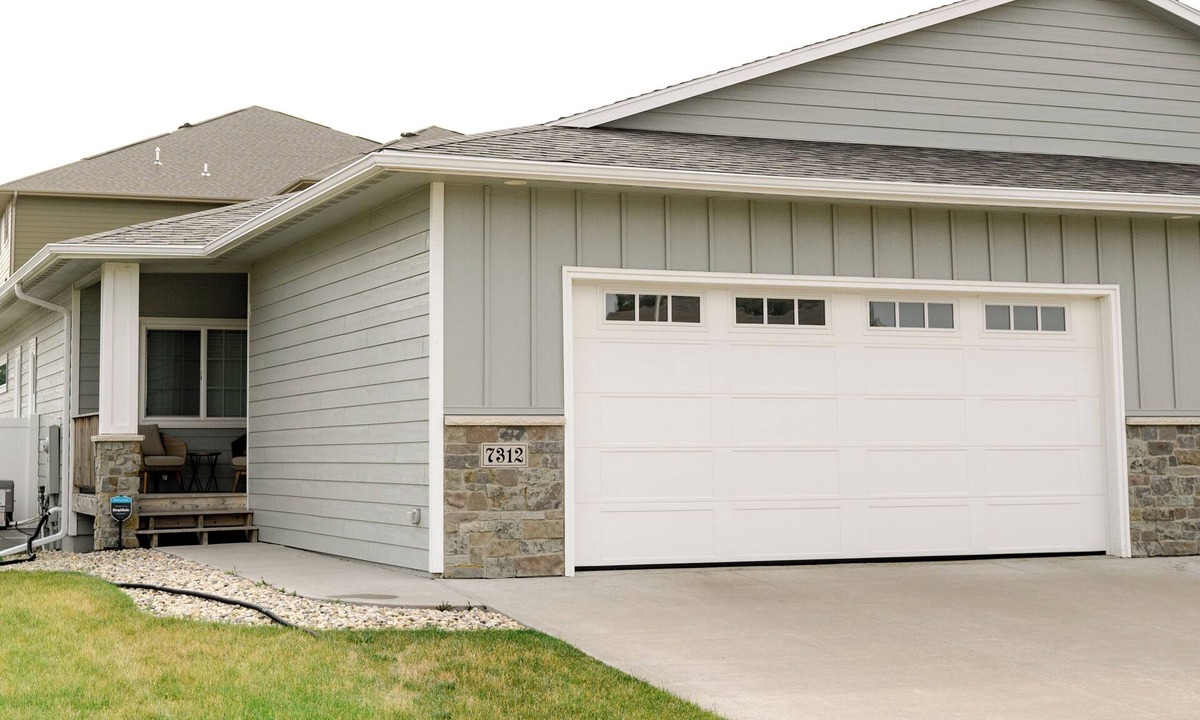 Buffalo Ridge House | Executive Twin Home in quiet neighborhood located in south central Sioux Falls