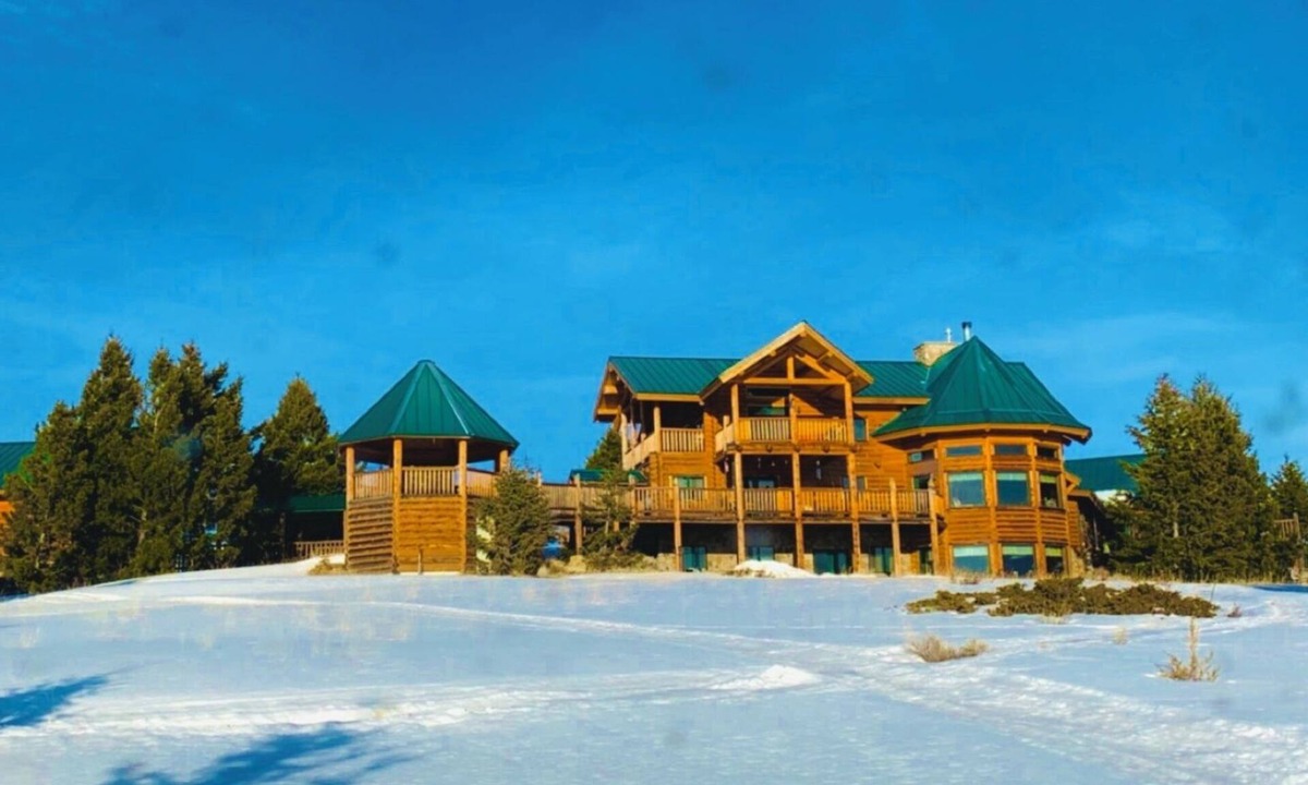 Butte House | Extravagant log home sitting atop a mountain! With unbelievable views!