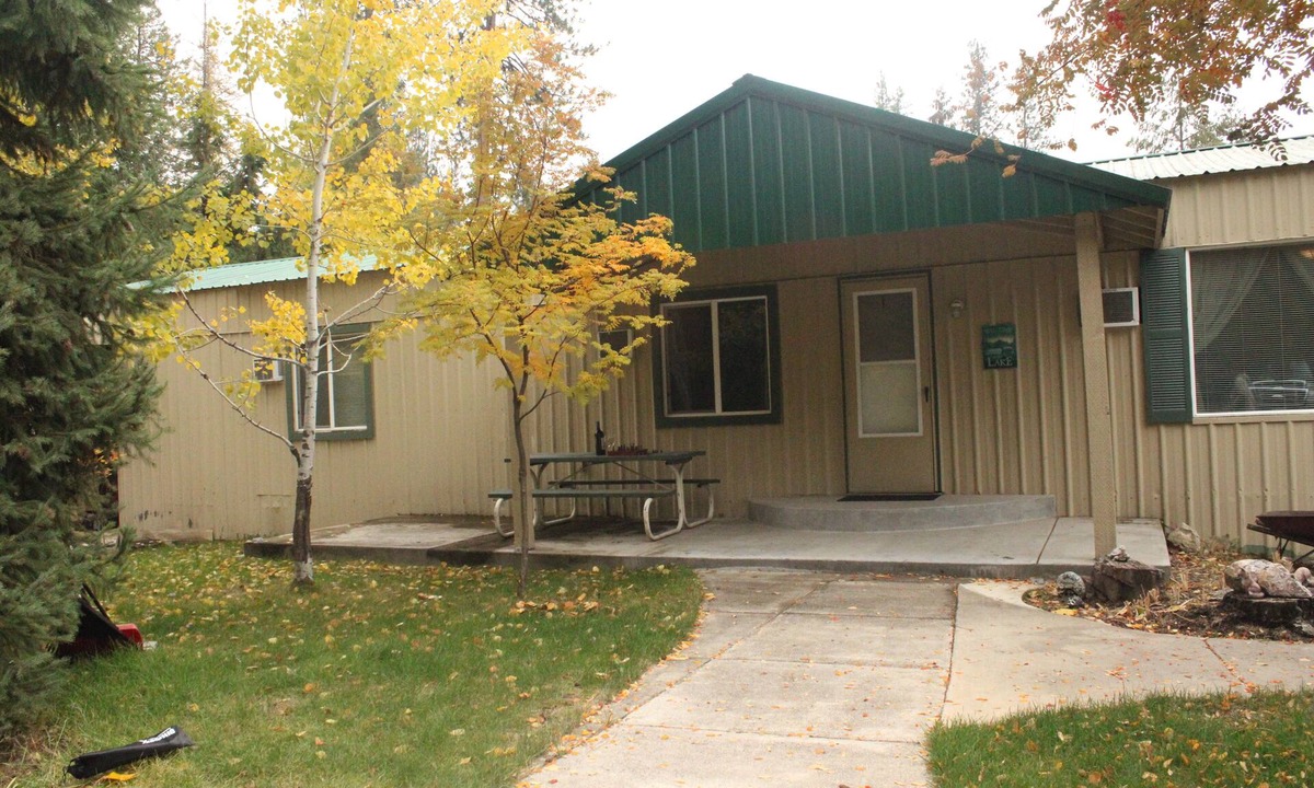 Loon Lake House | Fun Family Get-Away in Loon Lake, WA. Private year-round home that sleeps 14-16.