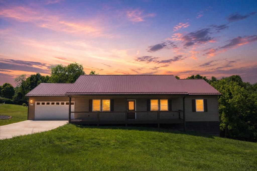 Galax House | Galax 5BR Home Near Blue Ridge - Sleeps 6 home