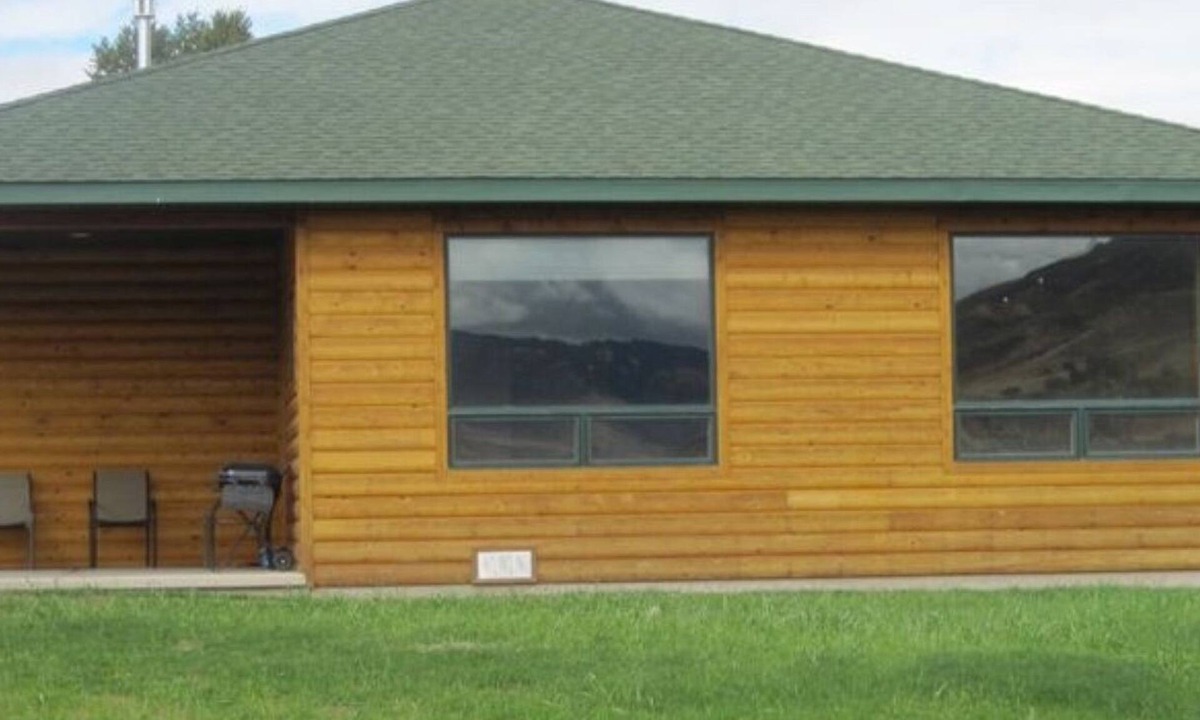 Gardiner Cabin | Gardiner Cabin by Yellowstone Park/Dates Open