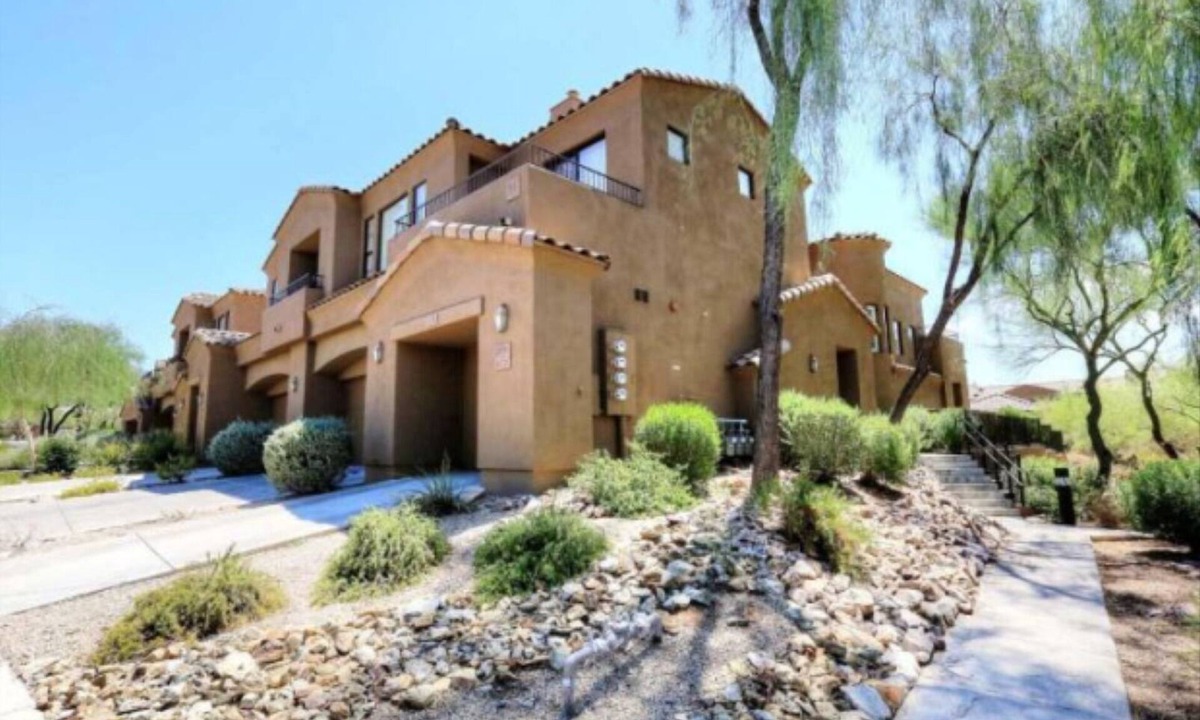 North Scottsdale Condo | GATED UPGRADED CONDO IN HIGHLY DESIRABLE SCOTTSDALE LOCATION