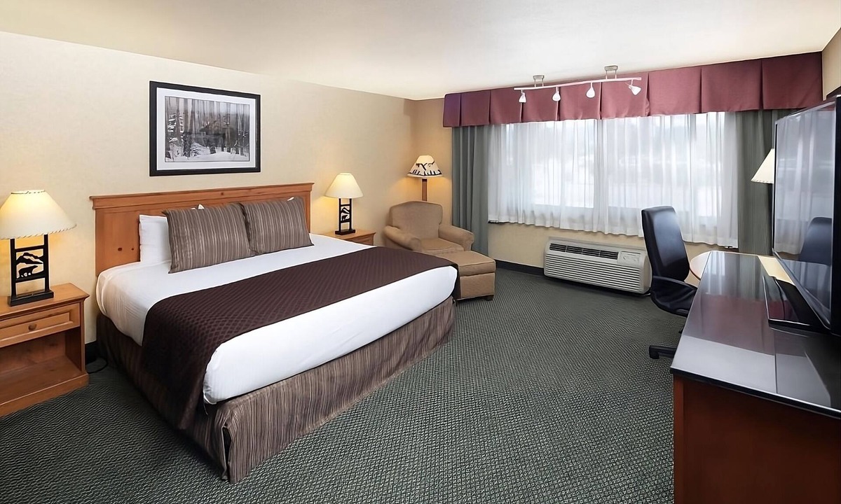 Kalispell Hotel | Getaway Weekend Trip! Pet-friendly, Indoor Pool, Quick Drive to Conrad Mansion!