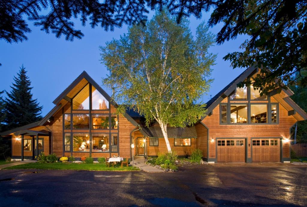 Whitefish Cabin | Good Medicine Lodge