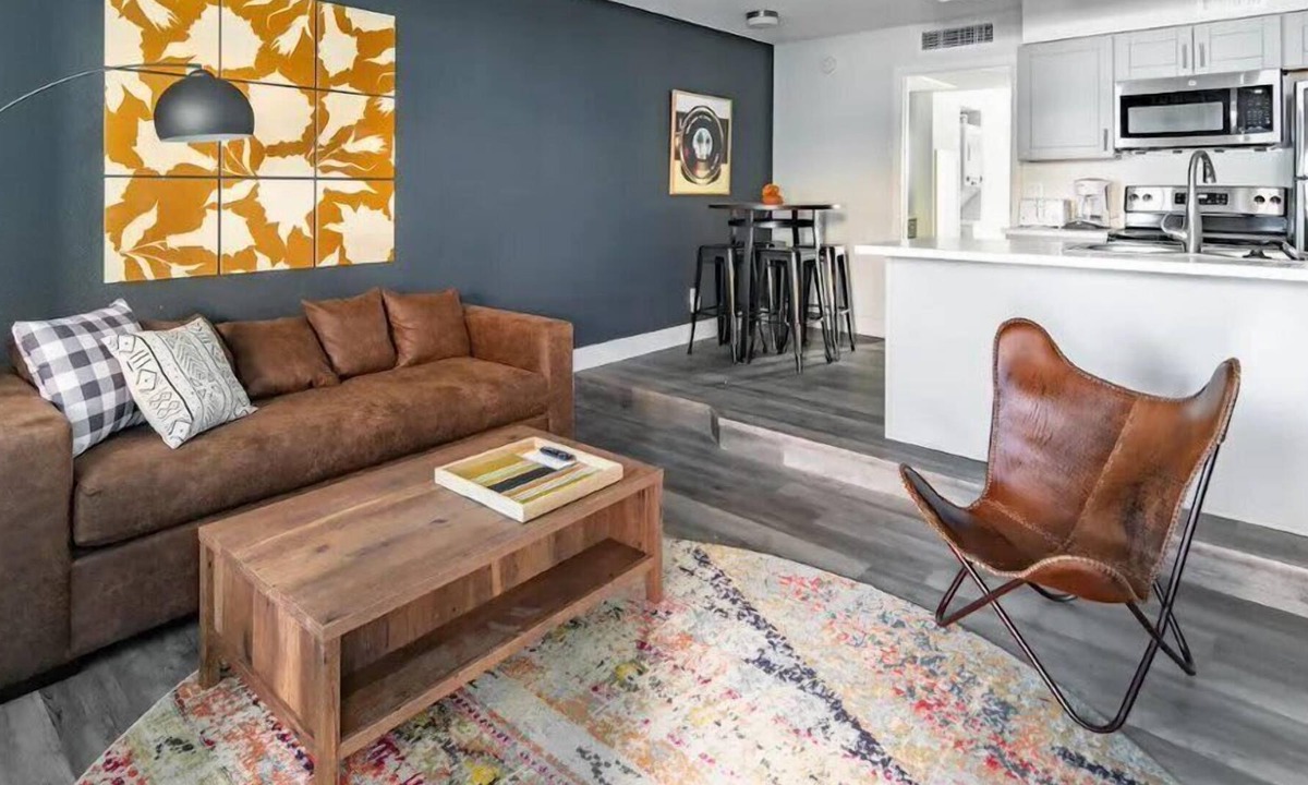 Goebel Apartment | Gorgeous CozySuites Camelback with pool, parking! 08