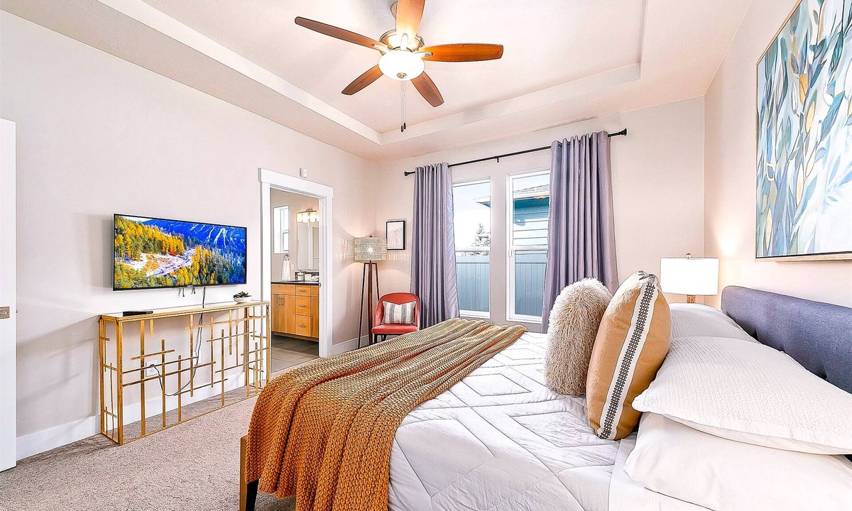 Meridian House | Gorgeous & Secluded Meridian Getaway - Clean, Spacious, Great Central Boise Area