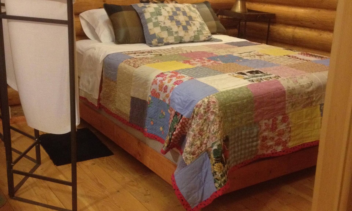 Superior Cabin | Grizzly Cabin at Lozeau Lodge Montana-Family Sized, comfortable and modern