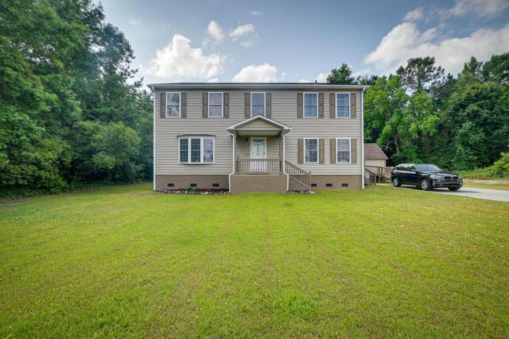 Socastee House | Group-Friendly Myrtle Beach House w/Deck