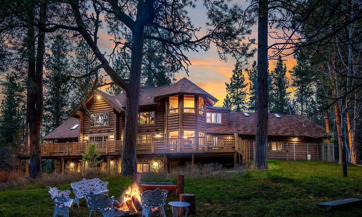 Missoula House | Guest suite attached to log home in the FOREST