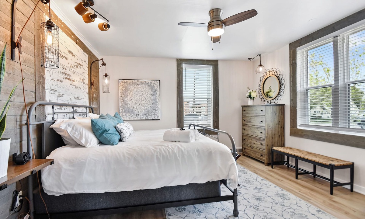 Heber House | Heber cutie, pets ok, hot tub, sleeps 5, fire pit