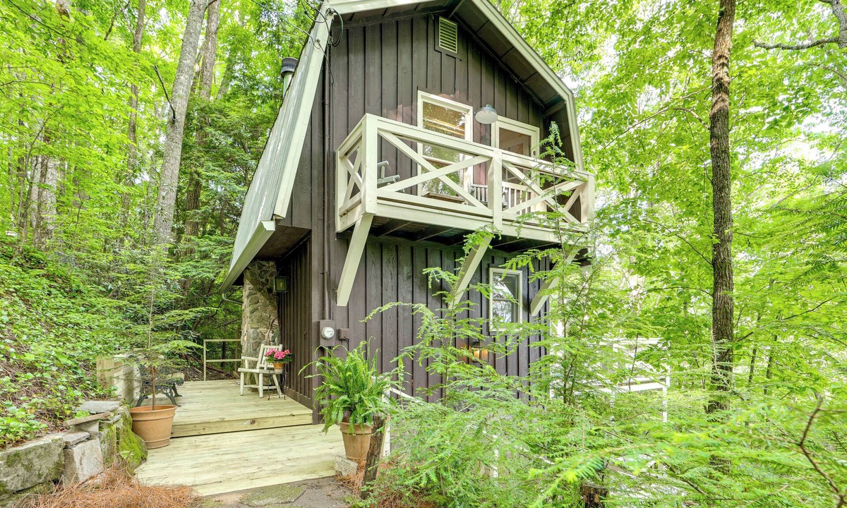 Cullowhee House | 'Hemlock Hideaway' w/Deck + Lake Glenville Views