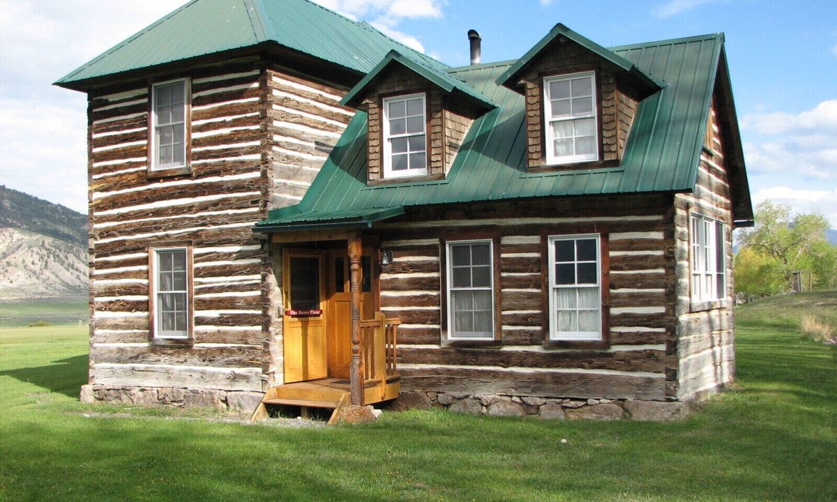 Gardiner Cabin | Historic 2 Story Hand-Hewn Log Cabin Next to Yellowstone Park