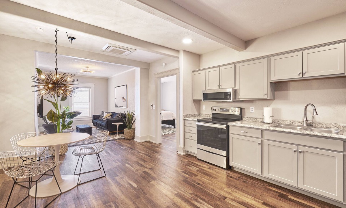 Hot Springs Apartment | Historic Evanston Building Downtown + Walk to Moccasin Springs, Restaurants, VA