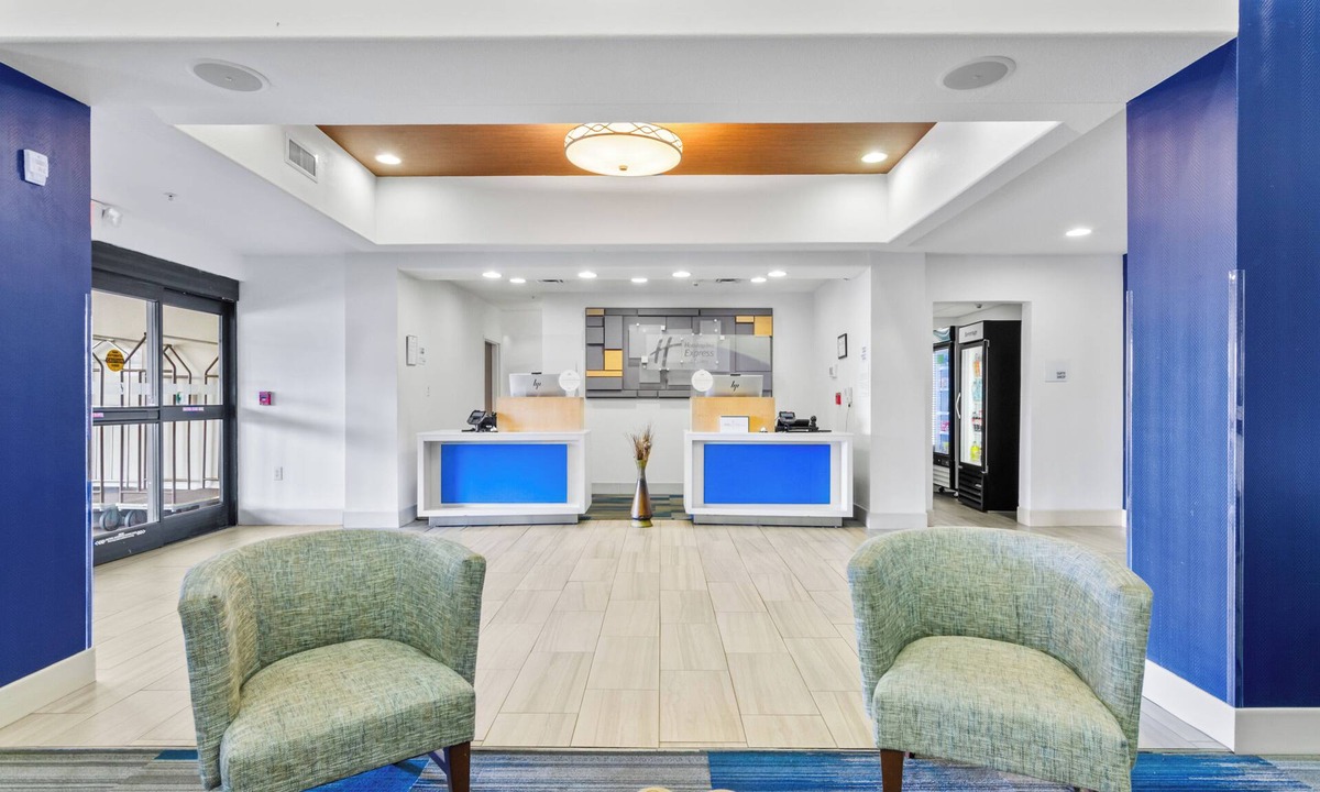 Mount Airy Hotel | Holiday Inn Express Hotel & Suites Mount Airy by IHG